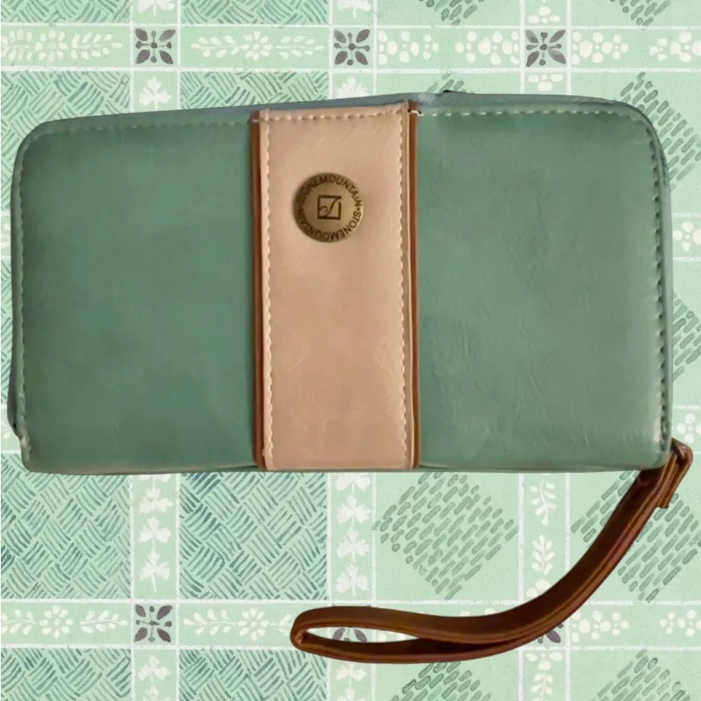 Stone Mountain Leather Wristlet/Wallet with Rechargeable Phone Battery NWT